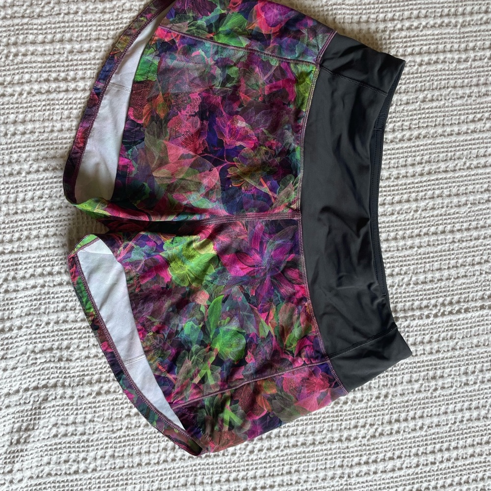 Lulu Lemon Speed Up shorts sz 4
